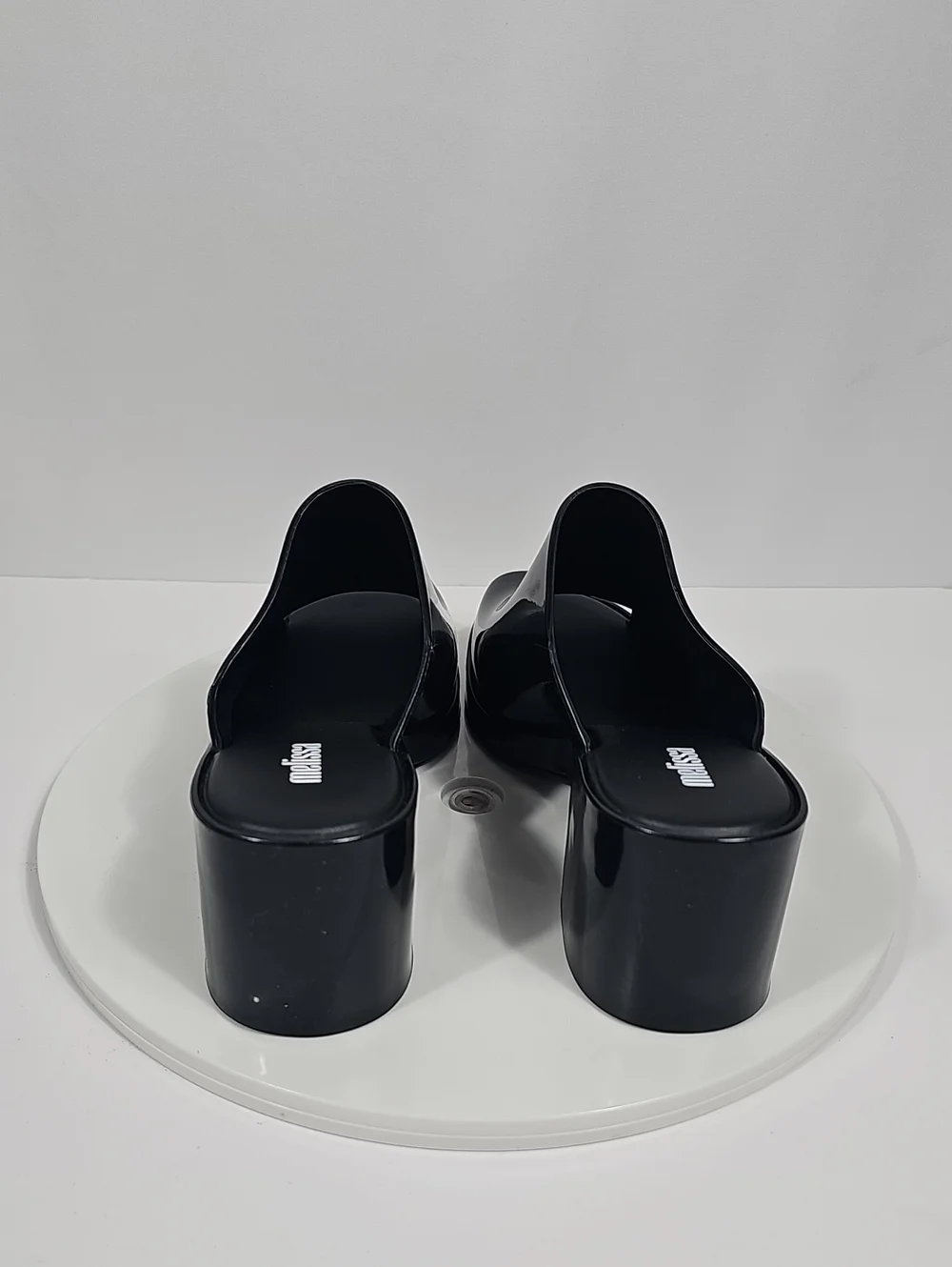 Melissa modern minimalist